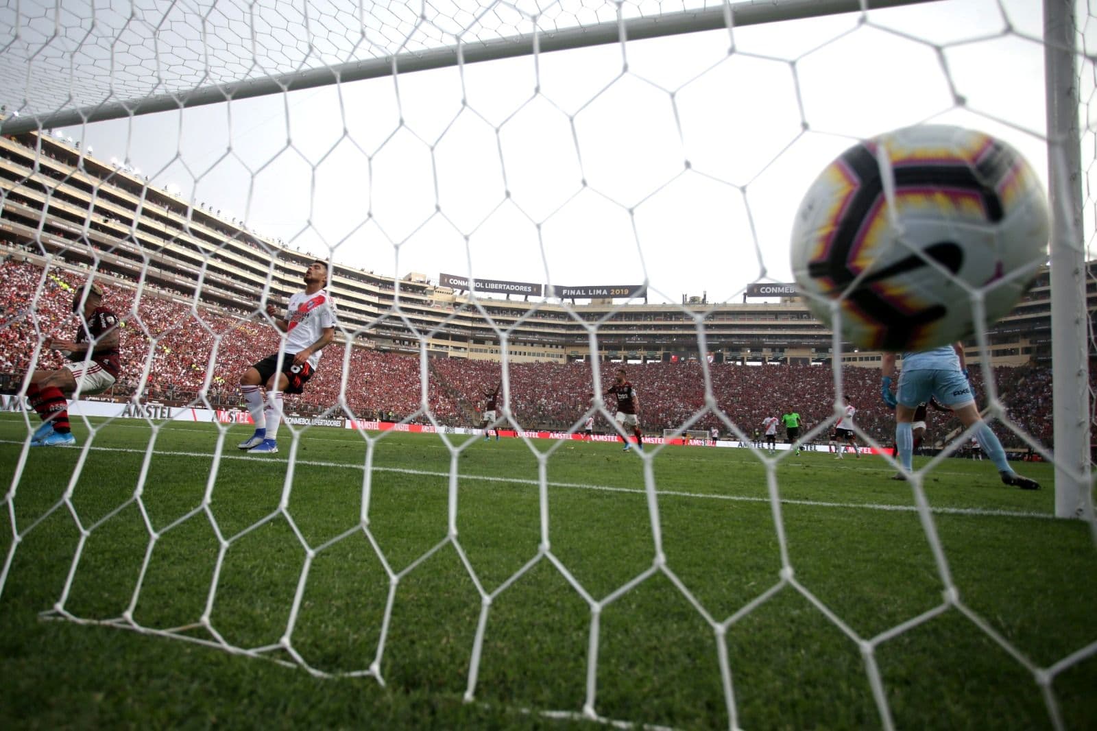 Gabriel Barbosa of Flamengo scores the first goal of his team during the final match of Copa CONMEBOL Libertadores 2019 between Flamengo and River Plate at Estadio Monumental on November 23, 2019 in Lima, Peru.