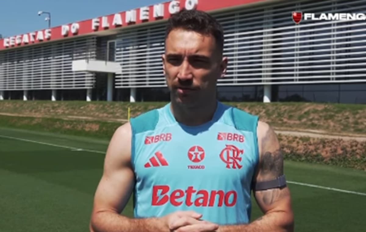 léo ortiz em treino do flamengo no ninho do urubu