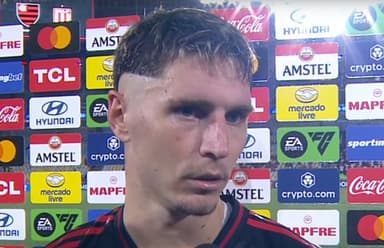 Varela reclama enquanto dá entrevista sobre arbitragem de Flamengo x Estudiantes