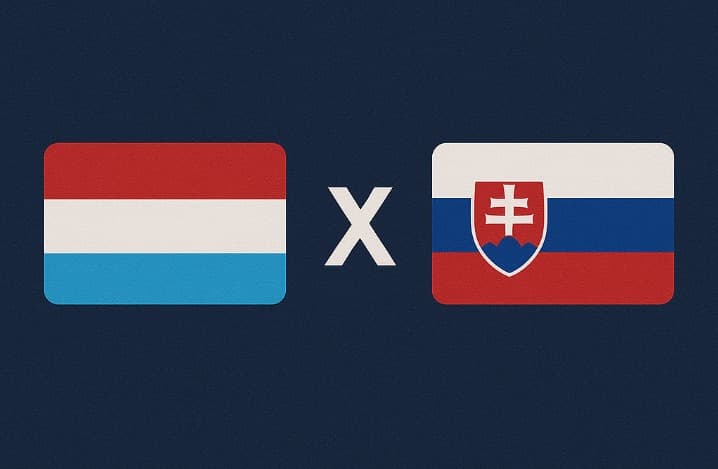 Bandeira de Luxemburgo à esquerda e bandeira da Eslováquia à direita, separadas por um "X" branco central sobre fundo azul escuro