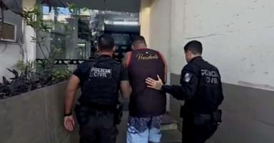 Presidente da torcida jovem acompanhado por policiais