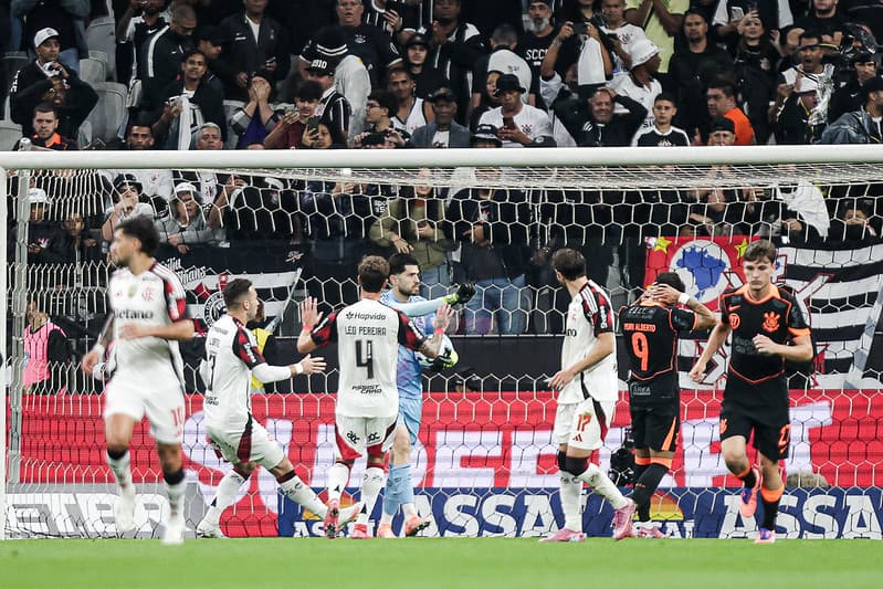 Rossi em ação em CORINTHIANS X FLAMENGO - CAMPEONATO BRASILEIRO - NEO QUIMICA ARENA