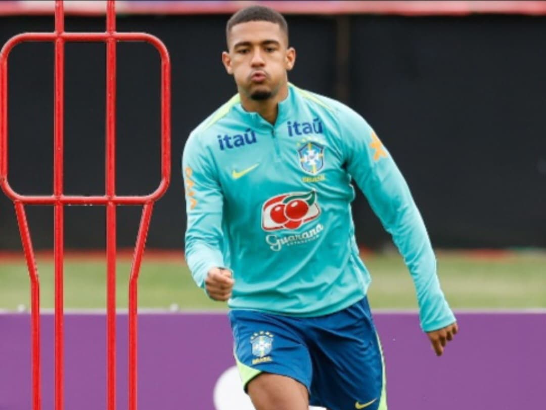 Samuel Lino em treino da Seleção Brasileira