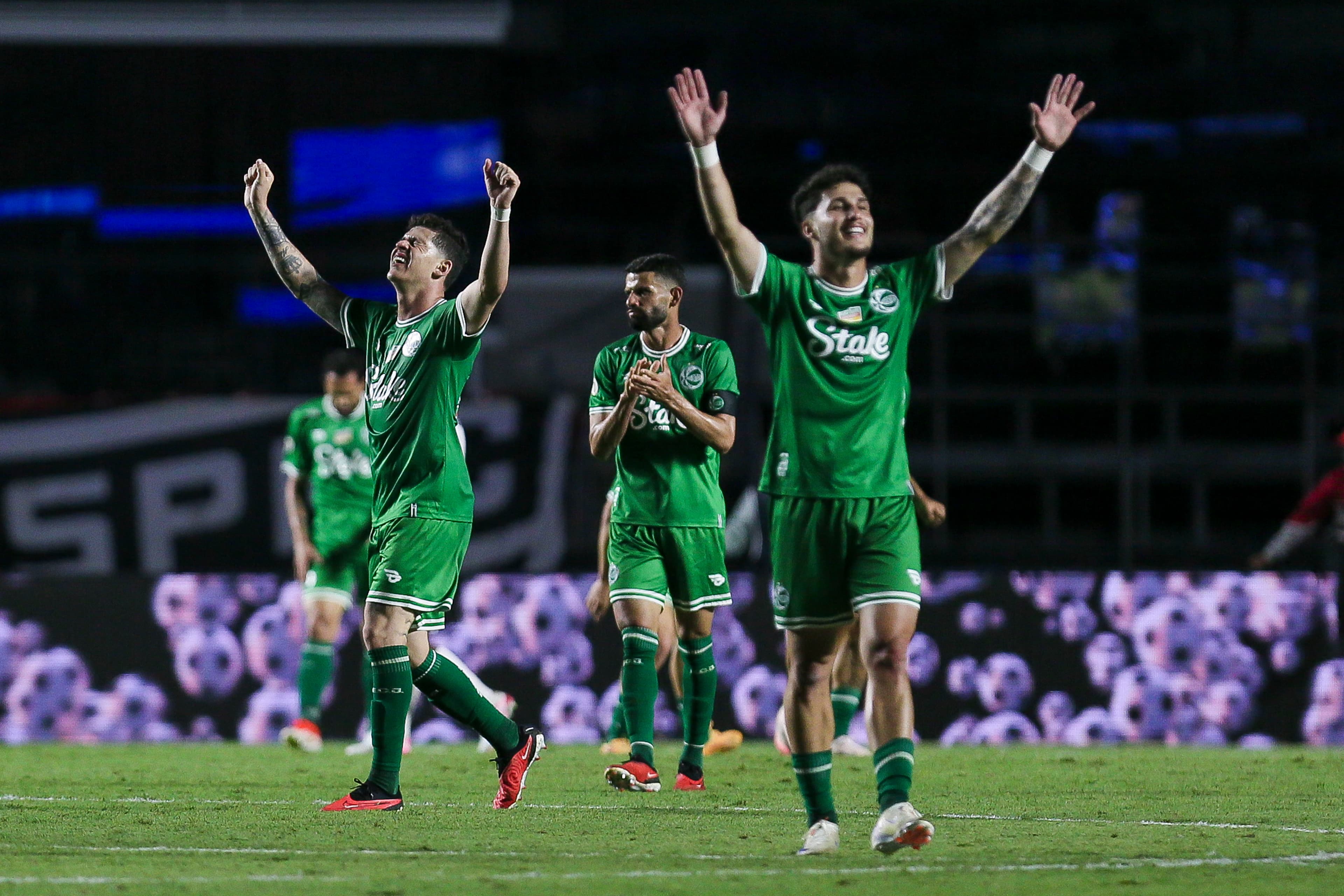 Jogadores do Juventude comemoram vitória fora de casa sobre o São Paulo, no Brasileirão