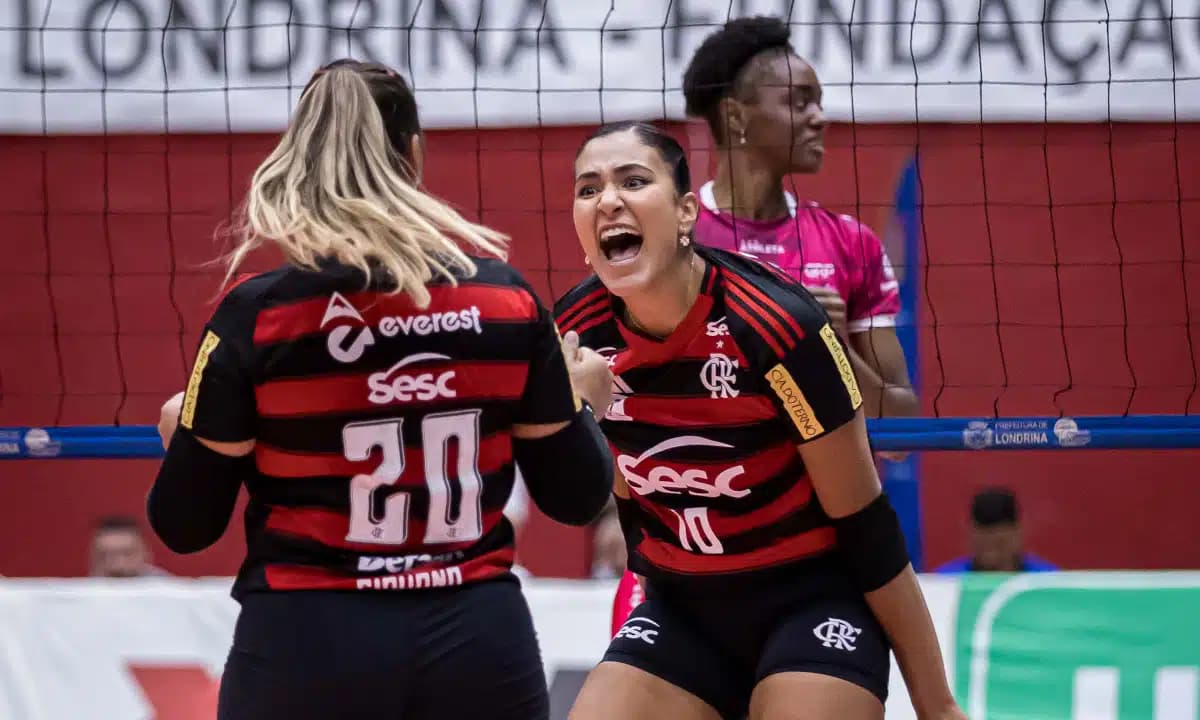 Tainara e Giovana comemoram ponto do Sesc Flamengo