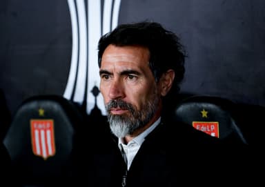 Eduardo Dominguez, head coach of Estudiantes La Plata, looks on prior to the Copa CONMEBOL Libertadores 2025 round of 16 second leg match between Estudiantes and Cerro Porteño at Jorge Luis Hirschi Stadium on August 20, 2025 in La Plata, Argentina.