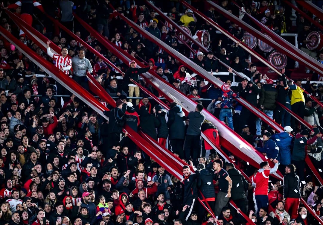 Torcida do Estudiantes na Argentina