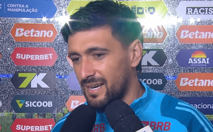 Arrascaeta sorri na entrevista após vitória do Flamengo sobre o Palmeiras no Maracanã