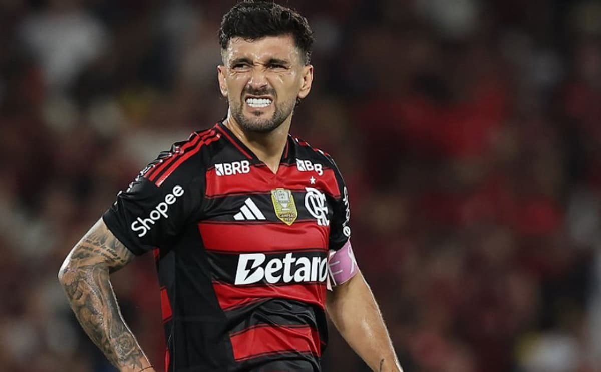 Arrascaeta se lamenta em jogo do Flamengo no Maracanã