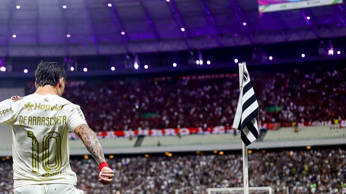 Torcida do Flamengo no Castelão em jogo contra o Ceará