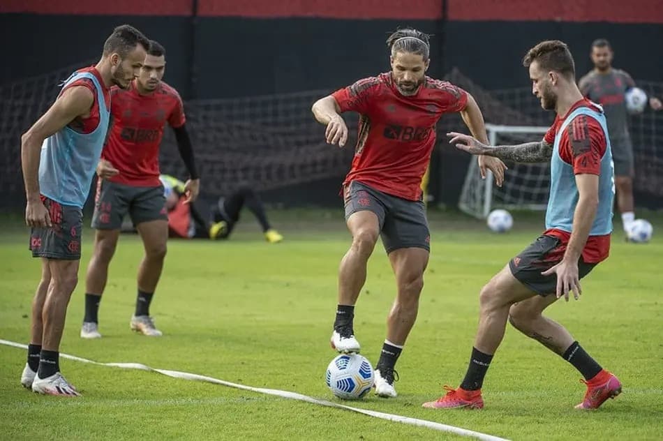 Diego Ribas, Renê, Léo Pereira e Matheuzinho em treino do Flamengo