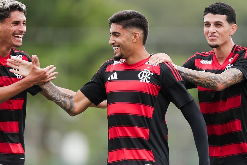 Pedro Leão, Guilherme e Pablo Lúcio comemoram gol do sub-20 do Flamengo no Carioca