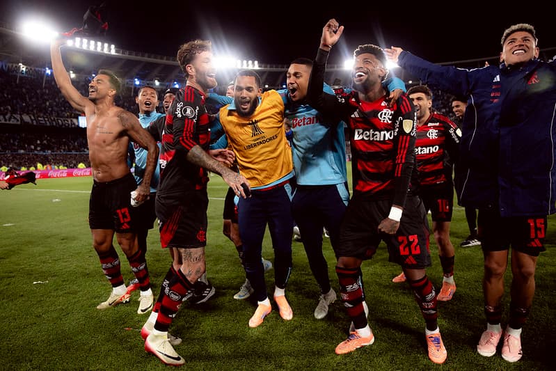 Jogadores comemoram classificação para a final da Libertadores