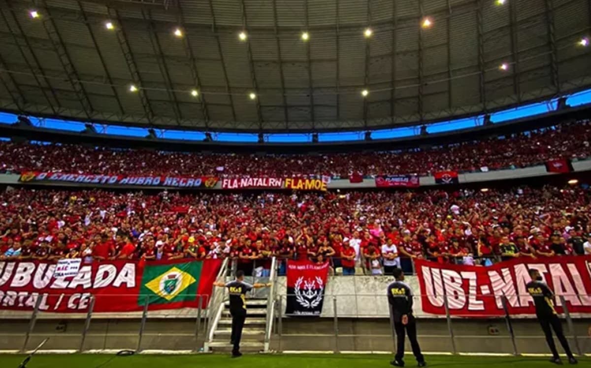 Torcida do Flamengo no Castelão; ingressos para jogo contra Fortaleza
