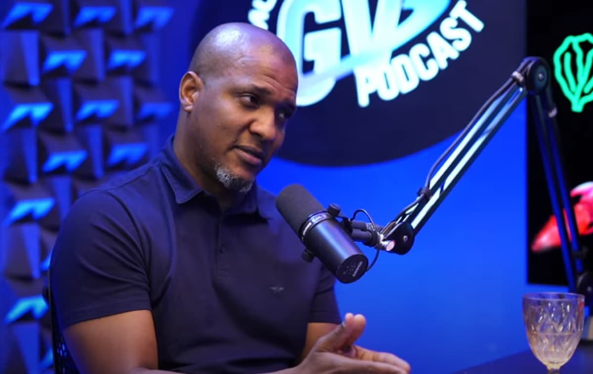 Ex-lateral Gilberto no Mundo GV Podcast falando sobre Wallace Yan, do Flamengo