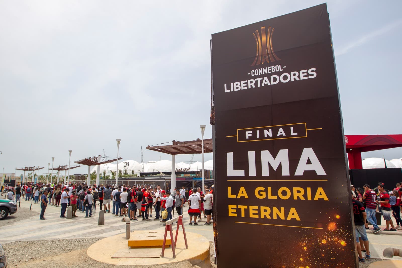 Entrada da Fan Fest no The Domos Art antes da final da Copa CONMEBOL Libertadores 2019, em 22 de novembro de 2019, em Lima, Peru. River Plate e Flamengo disputarão a final da Copa CONMEBOL Libertadores 2019 em 23 de novembro, no Estádio Monumental de Lima