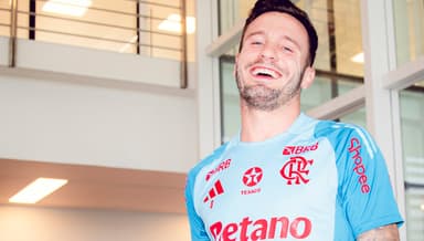 saúl em treino do flamengo no ct