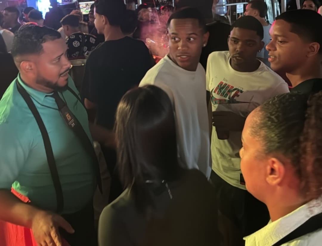 Wallace Yan flagrado na noite antes de Flamengo x Palmeiras