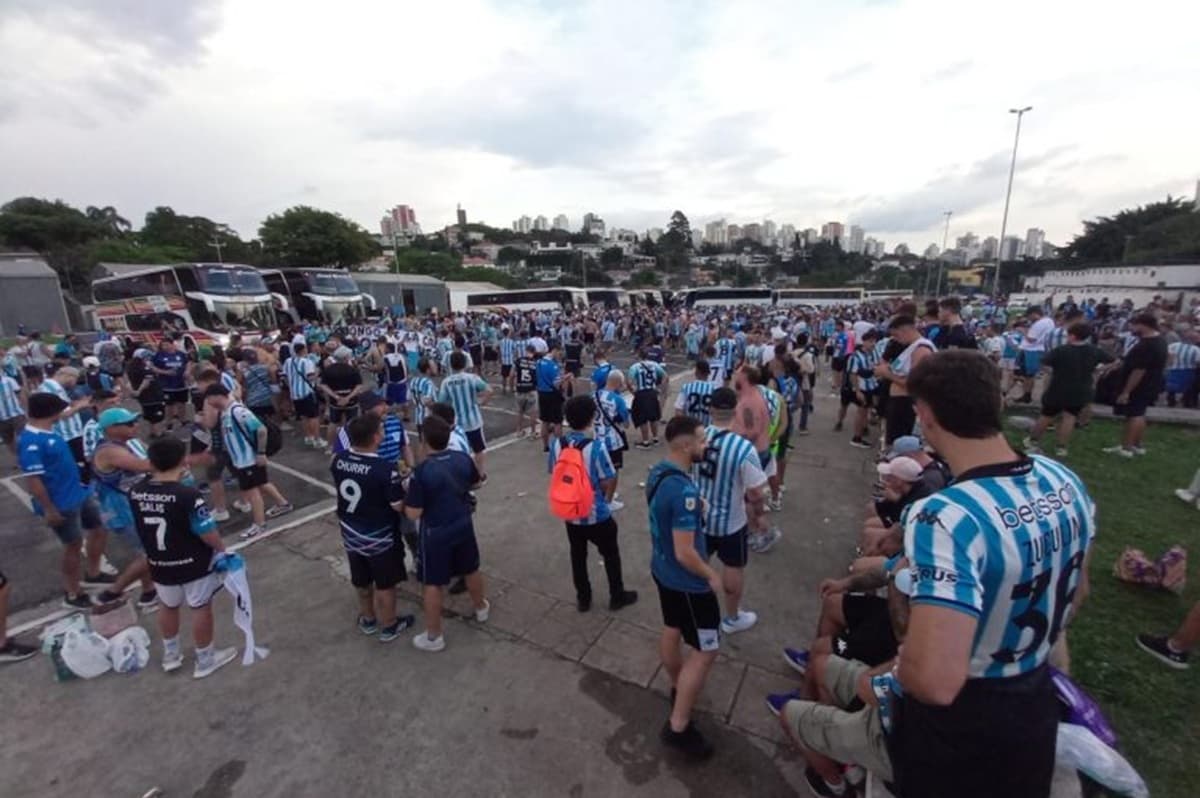 Torcida do Racing reunida durante jogo do clube