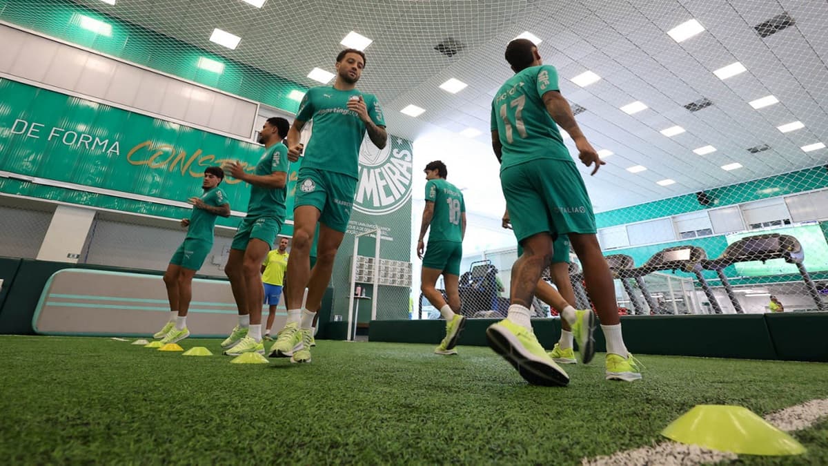 Felipe Anderson e demais jogadores do Palmeiras treinam em reapresentação na Academia de Futebol