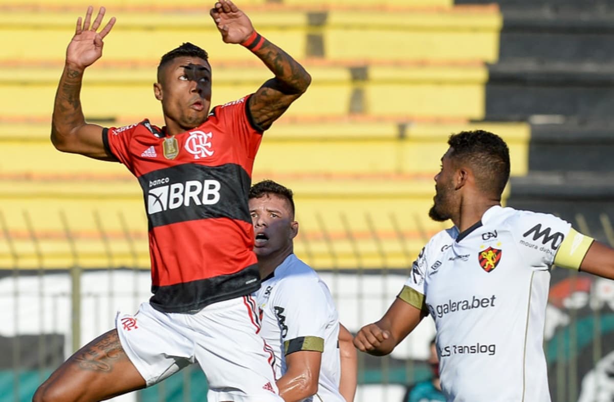 Bruno Henrique em jogo do Flamengo contra o Sport em 2021