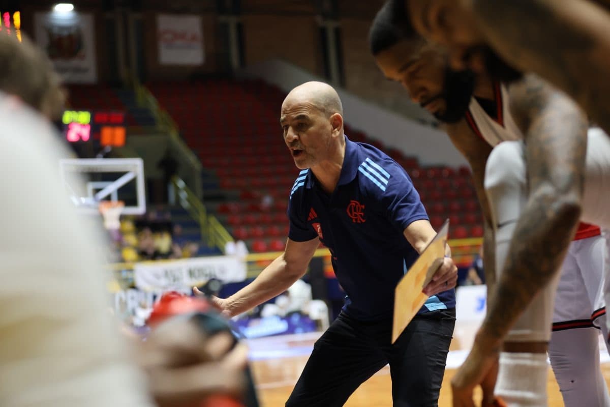 Oveja, técnico do FlaBasquete