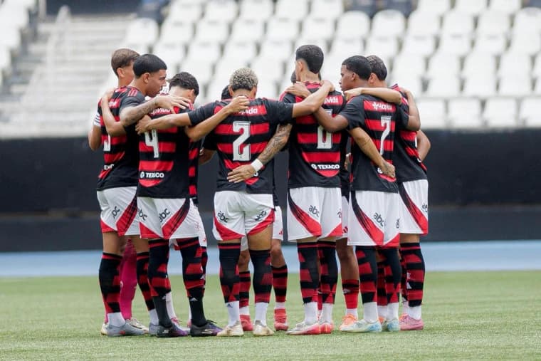 Time Sub-20 do Flamengo que foi superado pelo Botafogo na semifinal do Carioca 2025