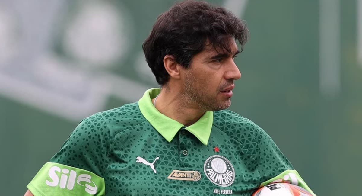 Técnico Abel Ferreira em treino do Palmeiras