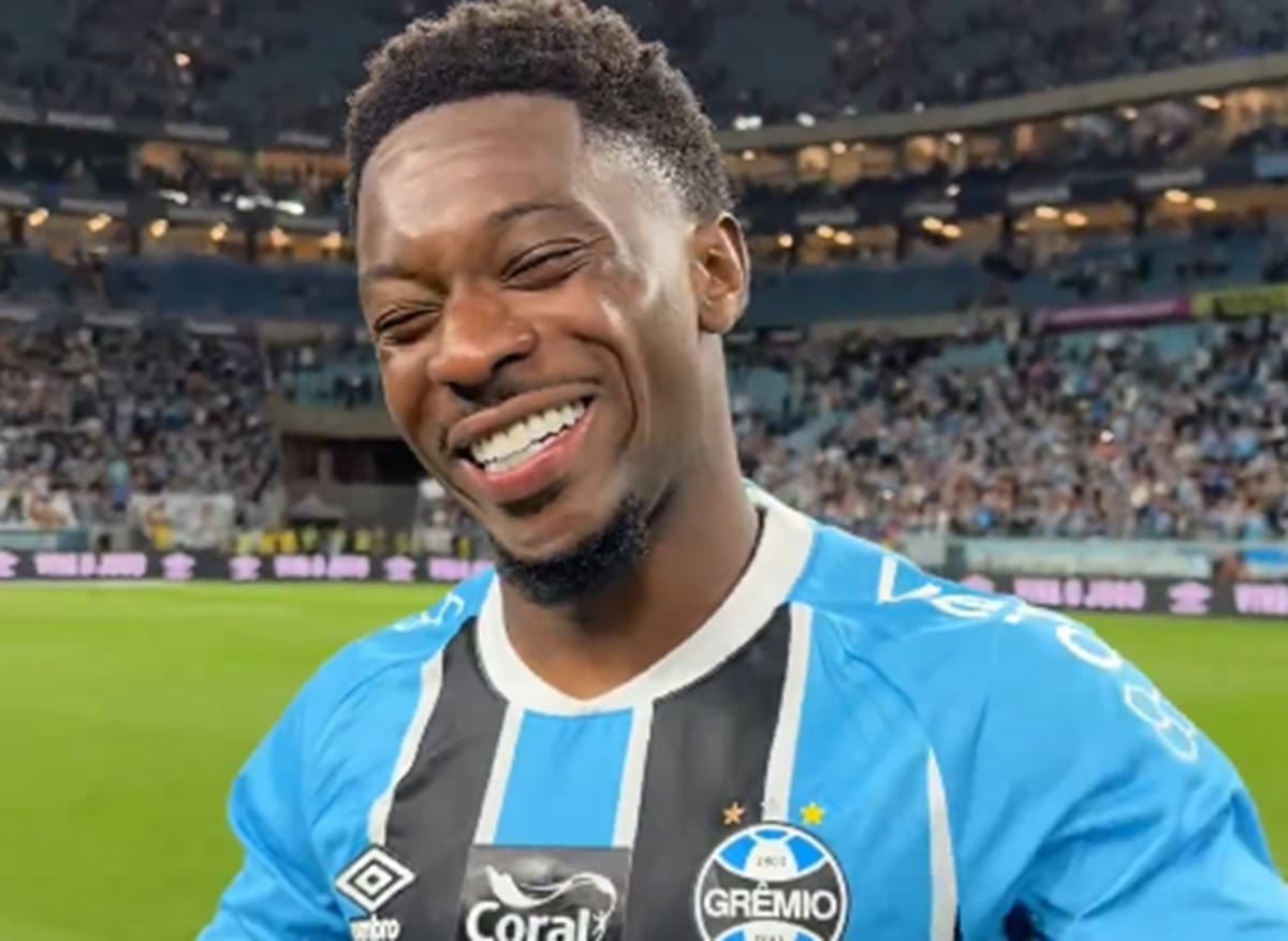 Amuzu em jogo do Grêmio contra o Vasco na Arena