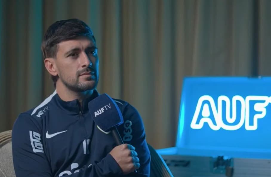 Arrascaeta dando entrevista para tv da Seleção Uruguaia