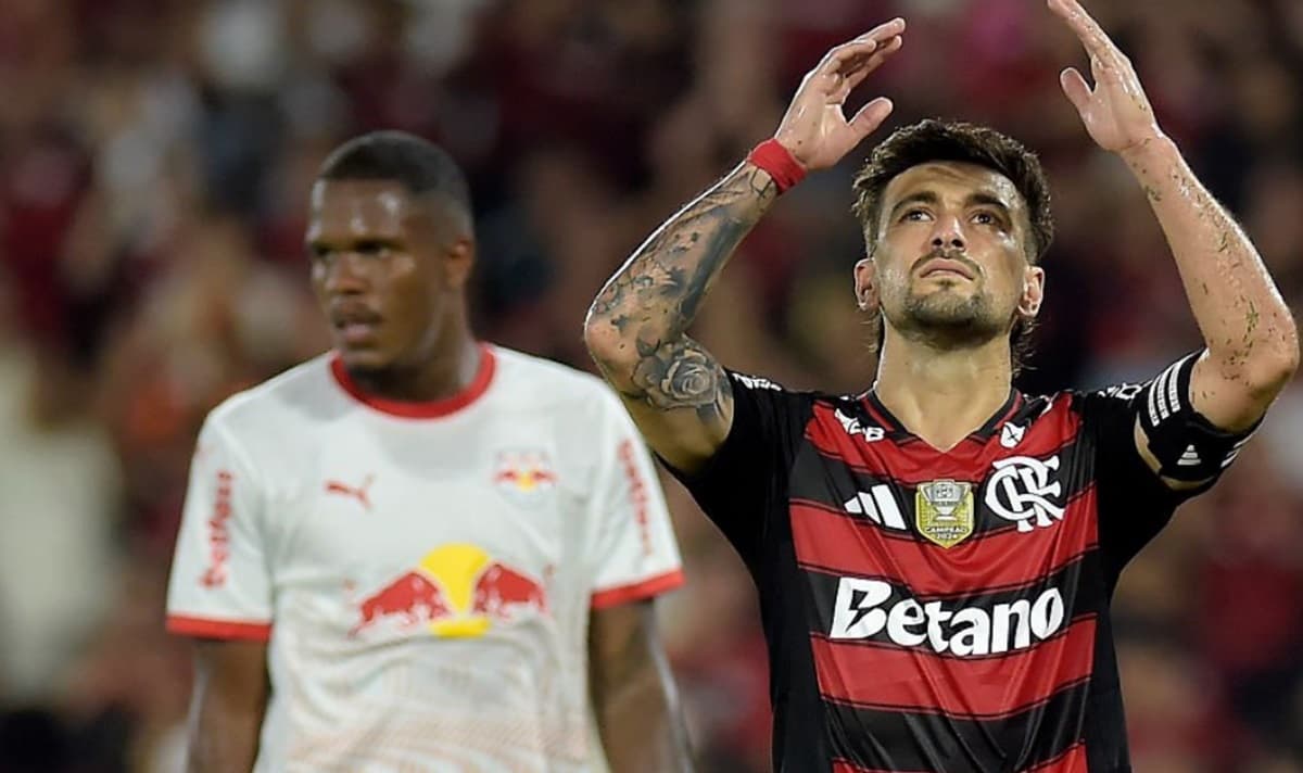 Arrascaeta em jogo do Flamengo contra o Bragantino