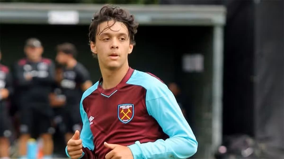 Bernardo Rosa aparece em ação por equipe de base do West Ham