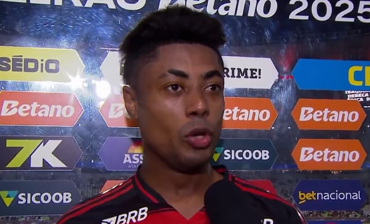 Bruno Henrique concede entrevista na saída do campo após vitória sobre o Red Bull Bragantino