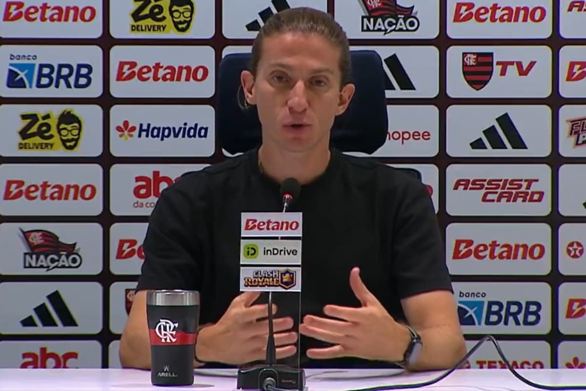Filipe Luís concede entrevista coletiva após vitória do Flamengo sobre o Red Bull Bragantino