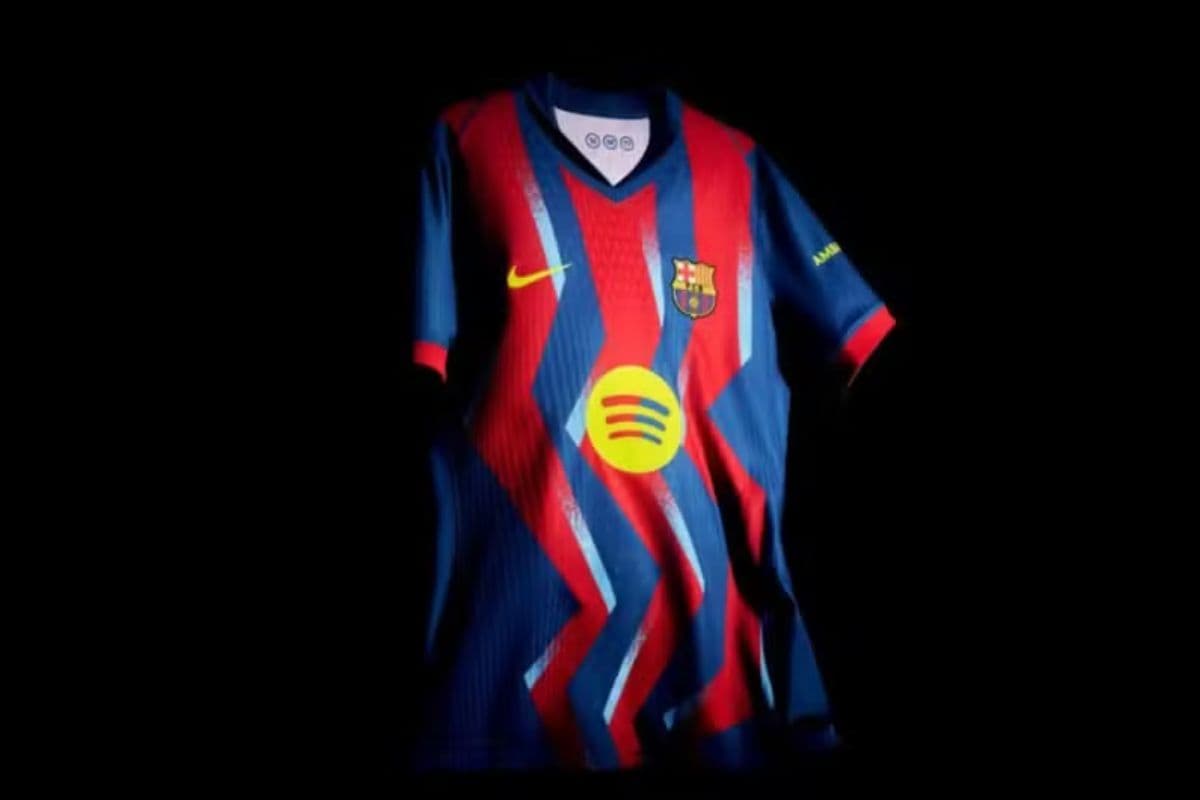 Uniforme 4 do Barcelona para a temporada 2025/26, inspirado em triunfo histórico sobre o Real Madrid em 2005
