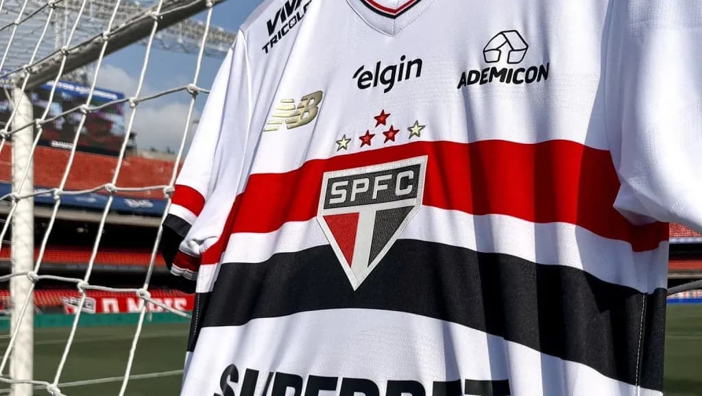 Camisa São Paulo no MorumBis antes de jogo do clube