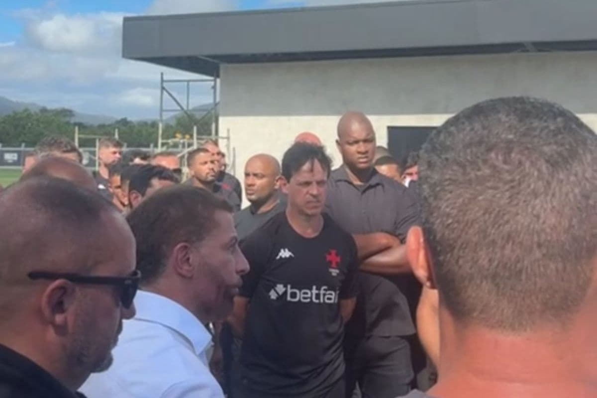 Torcida do Vasco vai ao CT do clube fazer cobranças após sequência de cinco jogos sem vencer no Brasileirão