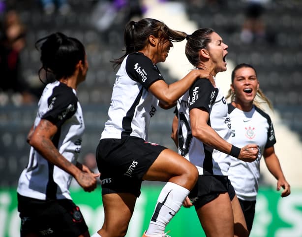 Corinthians comemora gol sobre o Palmeiras