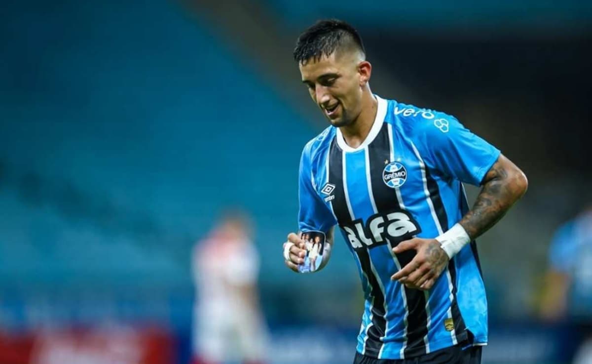 Cristian Oliveira em jogo do Grêmio