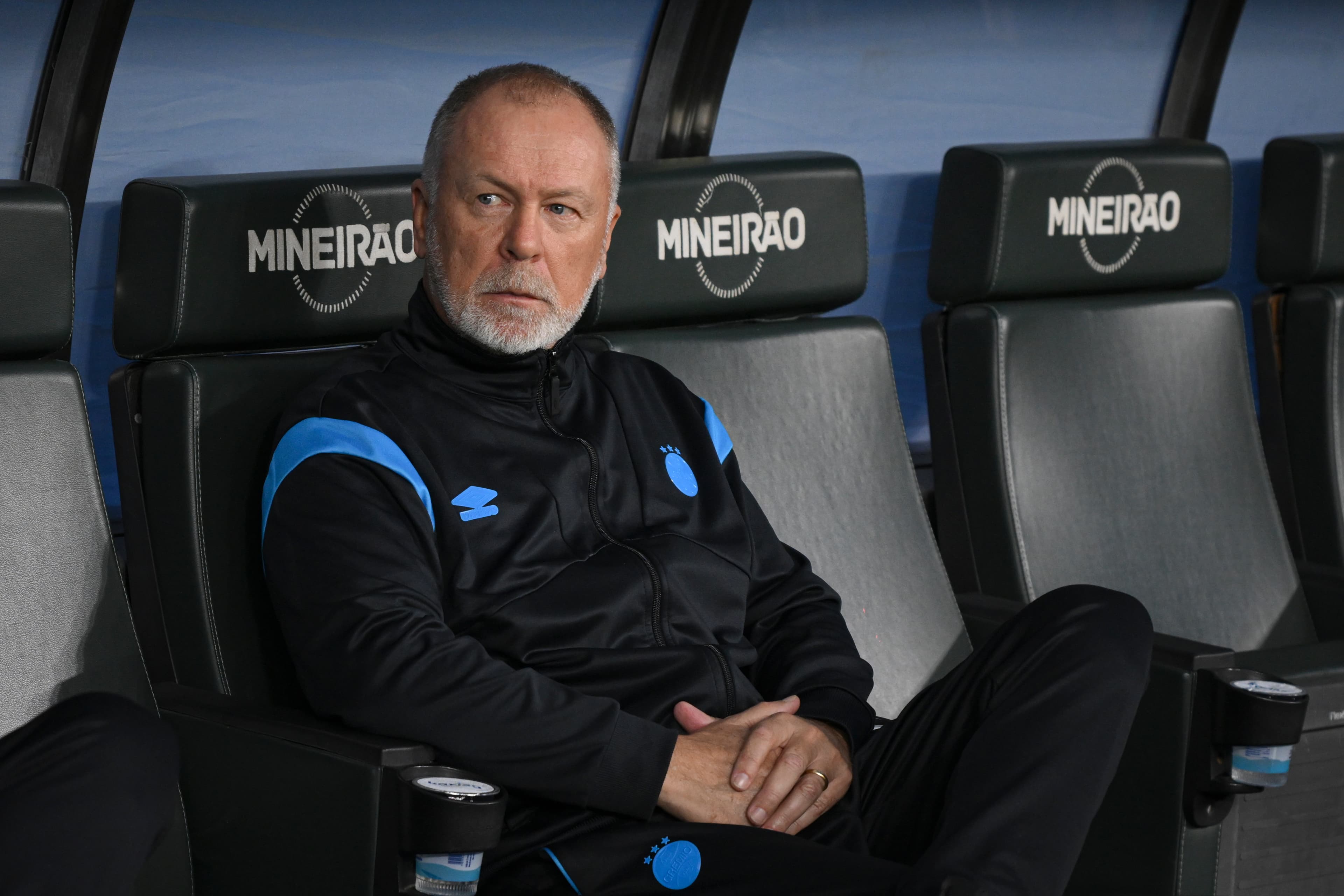 Mano Menezes no banco do Grêmio