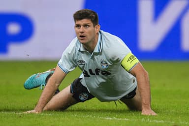 Kannemann em campo pelo Grêmio no Brasileirão