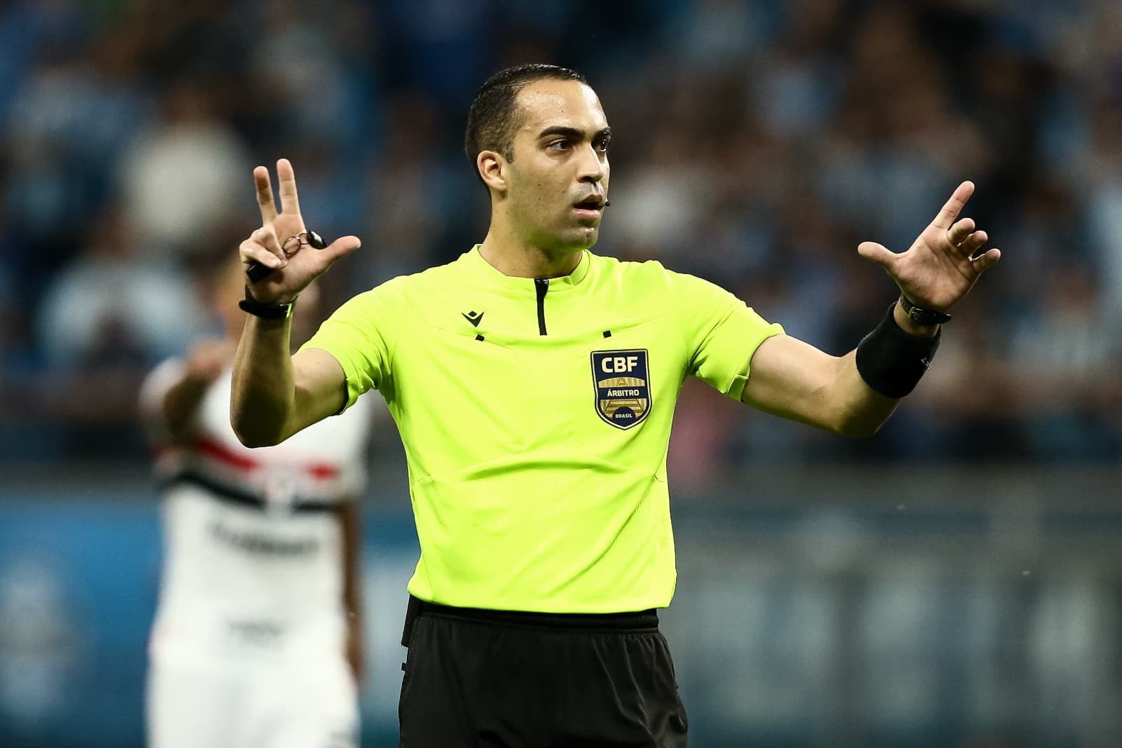 Davi Lacerda em jogo do Brasileirão