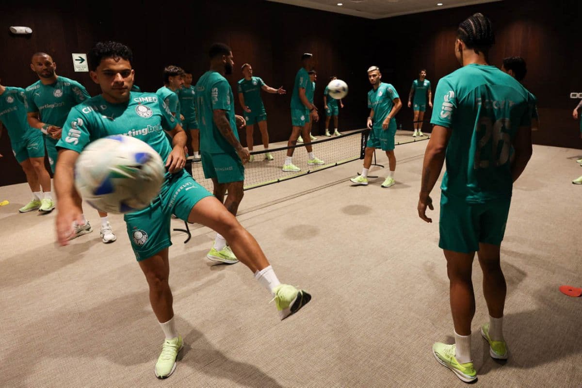 Delegação do Palmeiras durante ativação no hotel de concentração da equipe, em Lima.