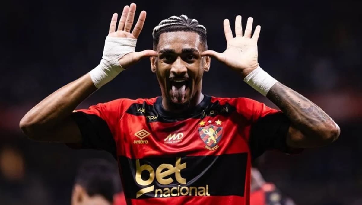 Derik Lacerda, do Sport, comemora gol; Palmeiras quer atacante