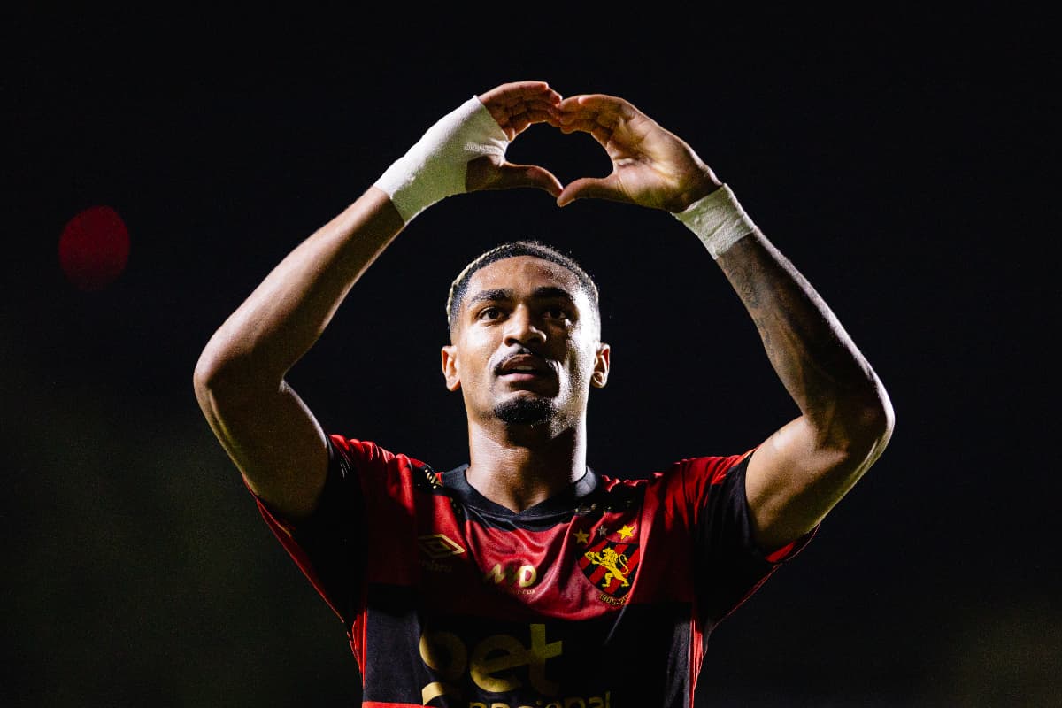 Atacante Derik Lacerda em seu último gol com a camisa do Sport