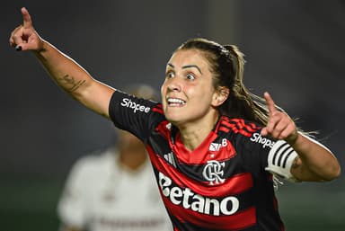 Djeni comemora gol do Flamengo sobre o Fluminense na final do Carioca Feminino
