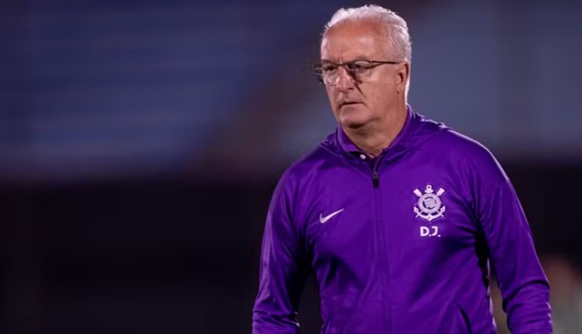 Dorival Júnior em jogo do Corinthians; treinador vai enfrentar o Ceará