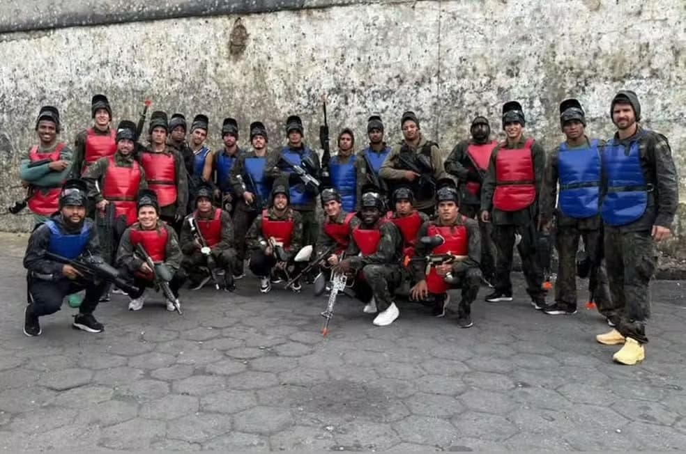 Elenco do Fluminense no paintball