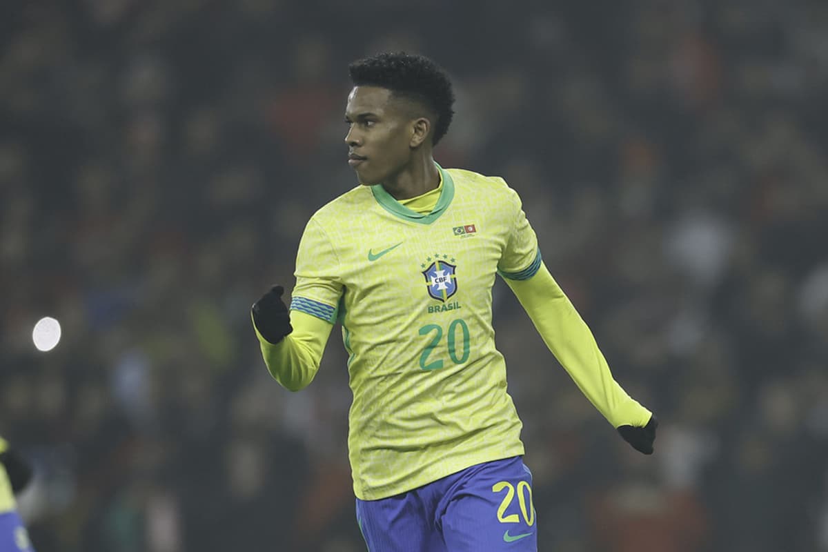 Estevão comemora gol em amistoso da Seleção Brasileira com a Tunísia