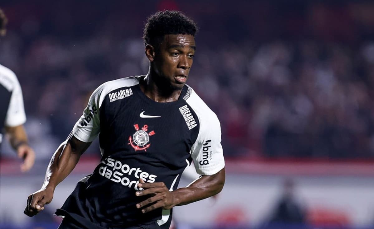 Félix Torres em jogo do Corinthians no Morumbis